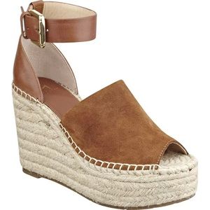 Marc Fisher Adalyn Wedge, Natural Suede, Size 6